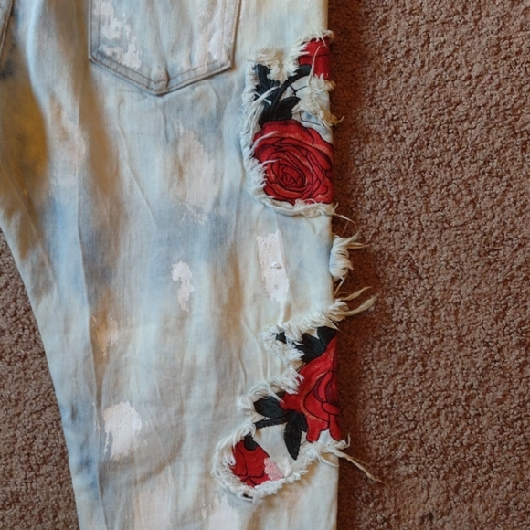 Golden - 38 W distressed denim jeans Rose patch - Picture 4 of 6